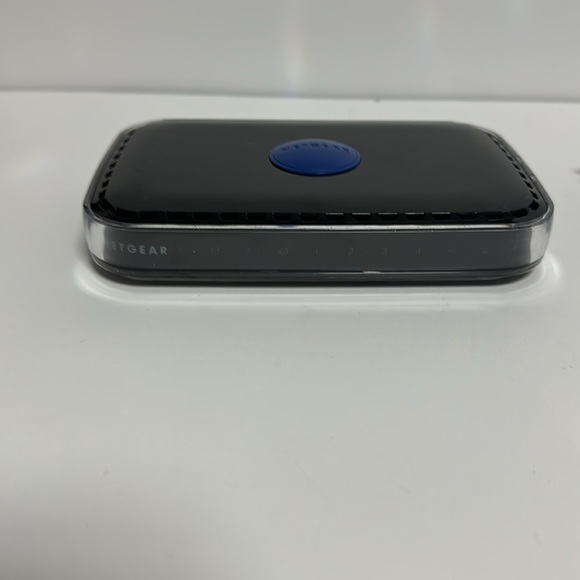 NetGear N600 Wireless Dual Band Router WNDR3400v3 - Picture 2 of 8